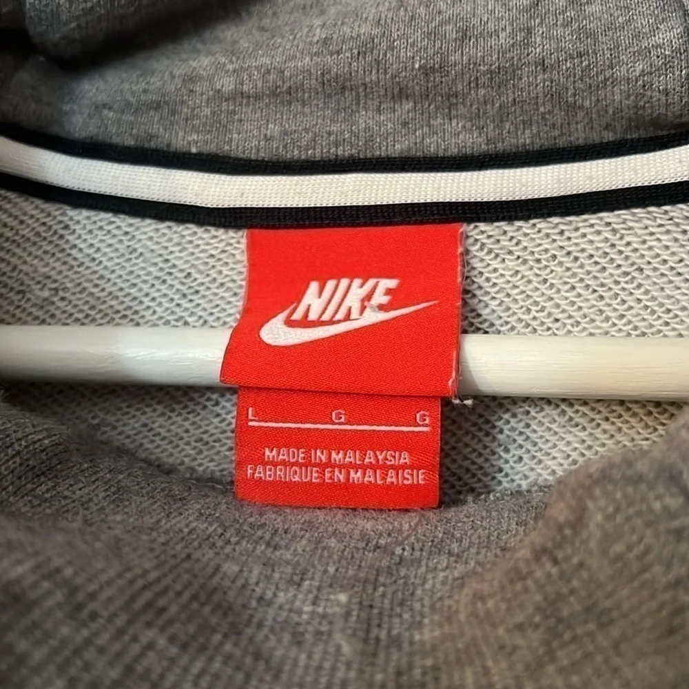 Nike Vintage hoodie red label/box Nike logo size L kangaroo pocket from 2016